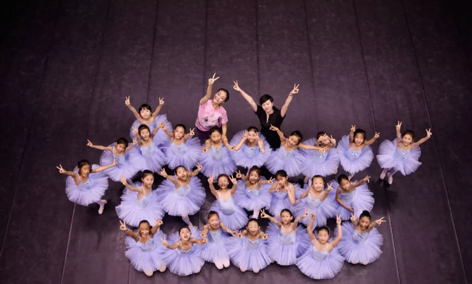 说明: 说明: http://39.96.12.65:82/_img/ballet/2019/08/17/20190817144035362001.png