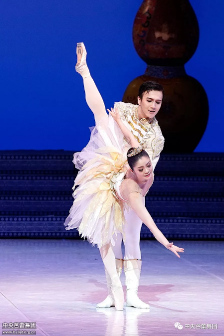 说明: 说明: http://39.96.12.65:82/_img/ballet/2019/08/19/20190819152744747001.png