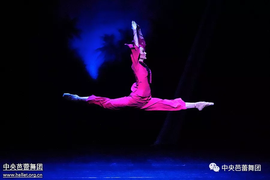 说明: 说明: http://39.96.12.65:82/_img/ballet/2019/08/19/20190819114032237001.png