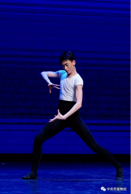 说明: 说明: http://39.96.12.65:82/_img/ballet/2019/08/19/20190819113233648001.png