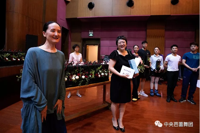 说明: 说明: http://39.96.12.65:82/_img/ballet/2019/09/11/20190911093506441001.png