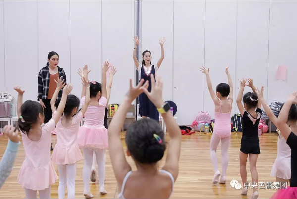 说明: 说明: http://39.96.12.65:82/_img/ballet/2019/08/19/20190819153415254001.png